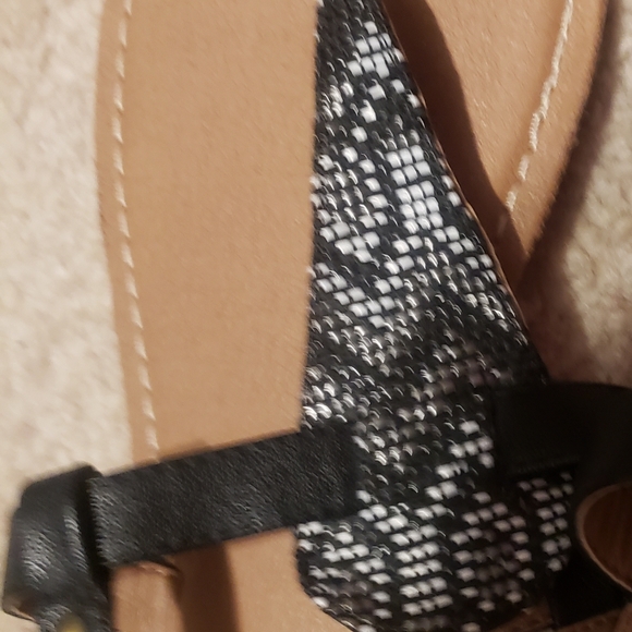Faux snakeskin sandals Size 10 - Picture 2 of 3